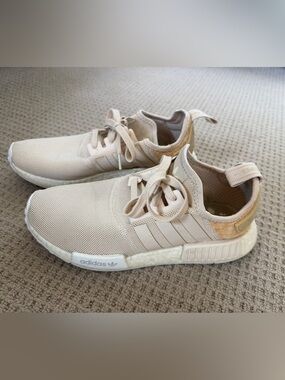 adidas NMD R1 Sneakers Beige | Men’s 9.5 Women’s 10.5